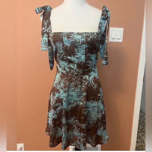 ASOS DESIGN satin skater mini dress - Picture 5 of 8